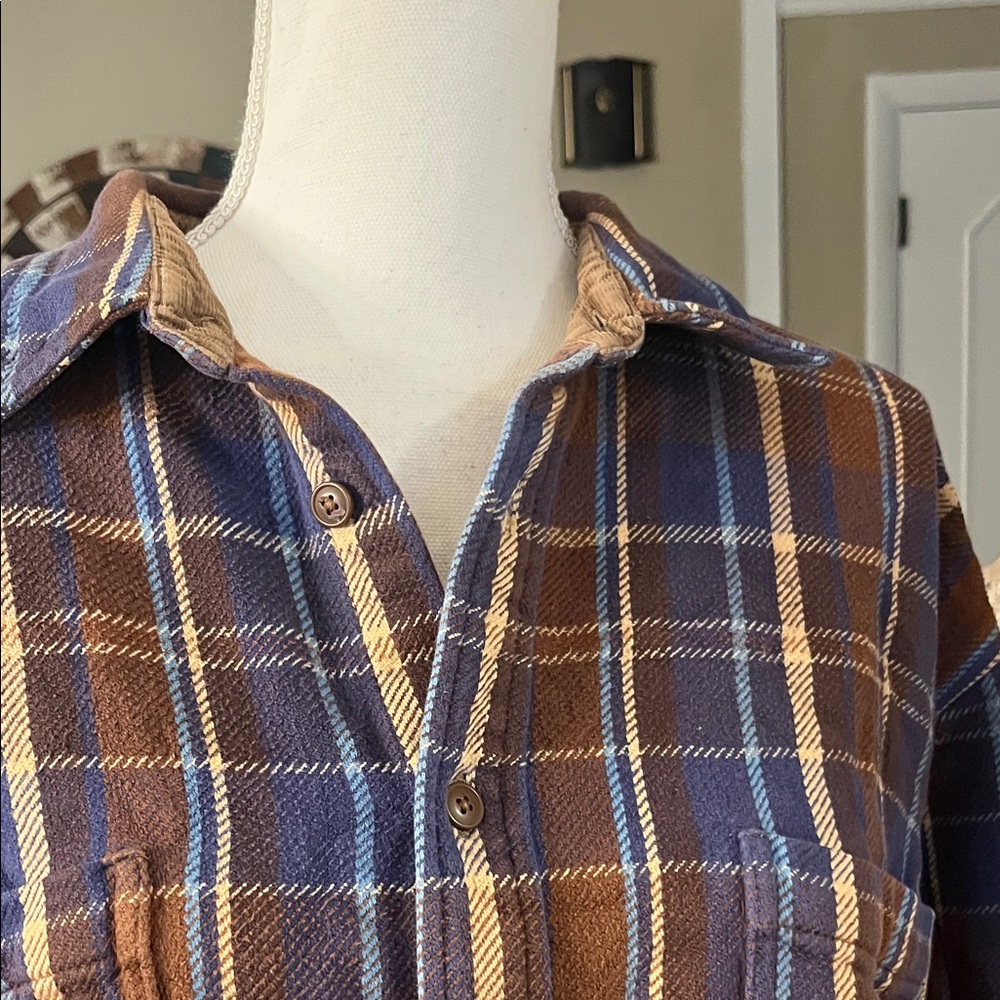Cropped Plaid Button-Front Shacket - image 3